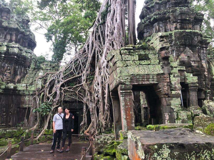1-Day Angkor Wat Private Tour with Spanish Tour Guide. - Bayon’s smiling faces and the royal terraces