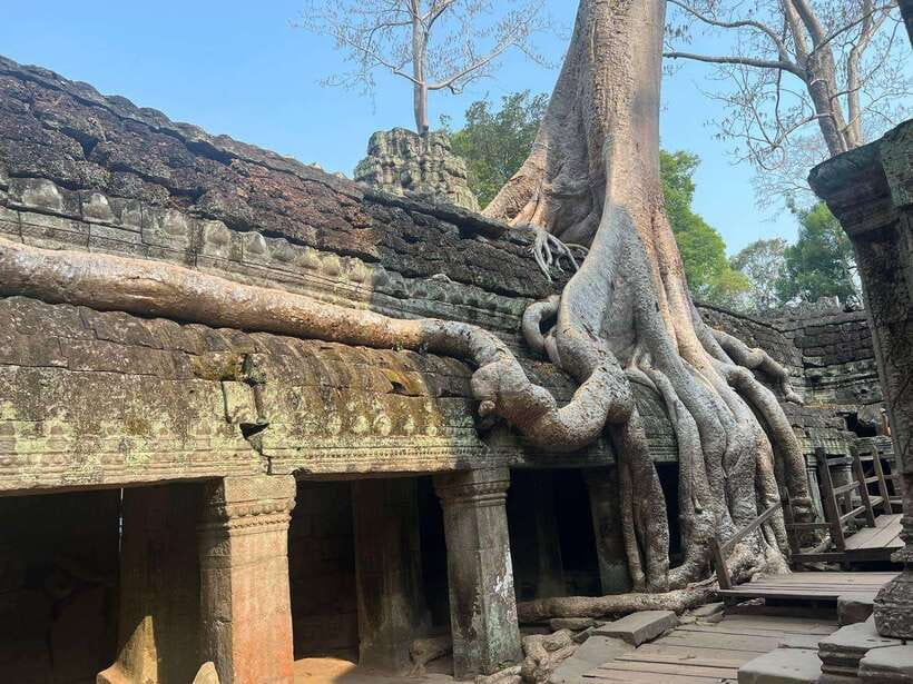 1-Day Angkor Wat Private Tour with Spanish Tour Guide. - What the $125 private price really covers