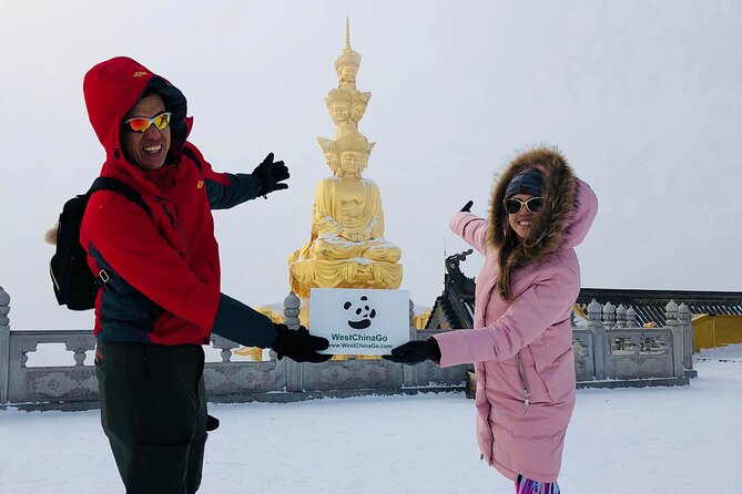 2-Day All Inclusive Leshan Giant Buddha and Emei Mountain Tour - The private guide makes the busy schedule easier