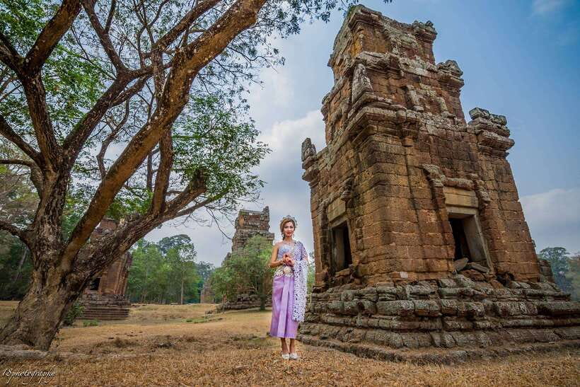 2-Day Angkor Wat With Small, Big Circuit & Banteay Srei Tour - Phnom Bakheng closes the first day