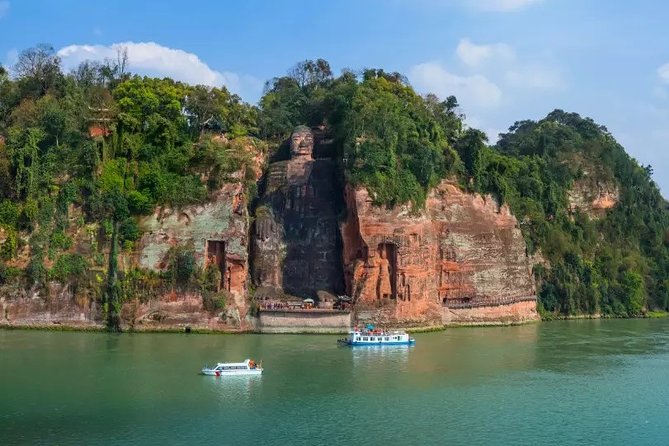 2-Day Private Tour of Leshan Grand Buddha and Emei Shan including Monastery Stay - Riding the Emei Shan bus and cable car