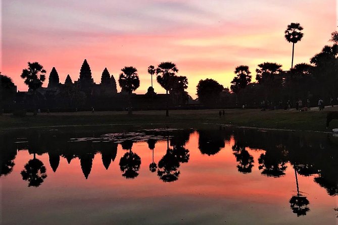 2 Days Exclusive Temple Highlights with Sunset and Sunrise Tour - Day two starts before dawn at Angkor Wat
