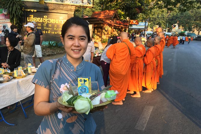 4 highlights: Sticky Waterfall/Elephants/local market /Wat Banden - Key points at a glance