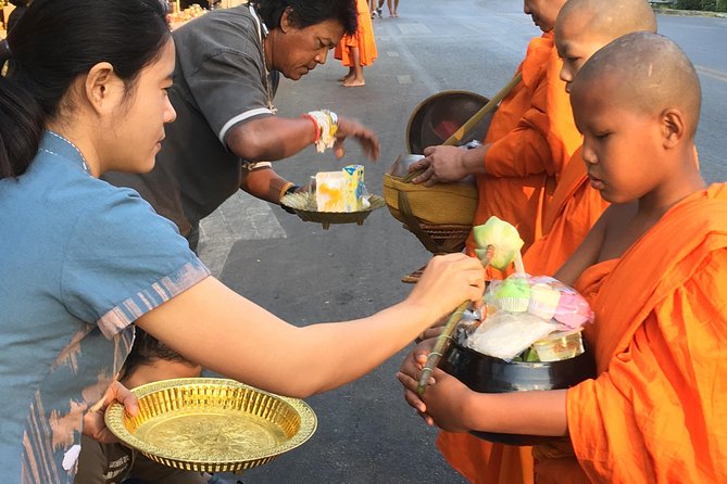 4 highlights: Sticky Waterfall/Elephants/local market /Wat Banden - Getting wet at Sticky Waterfall