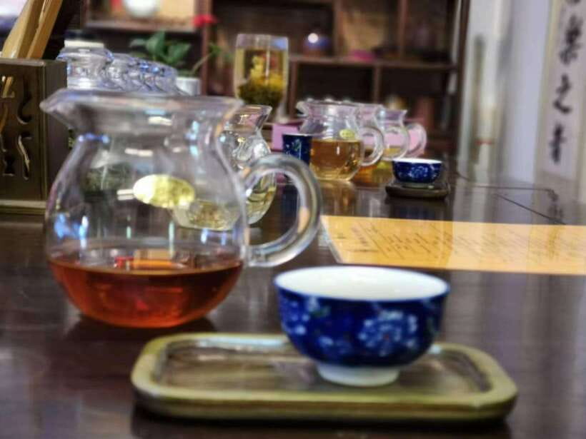 4-Hour Shanghai Best Garden and Temple Tour with Tea Tasting - Jade Buddha Temple: a calm opening
