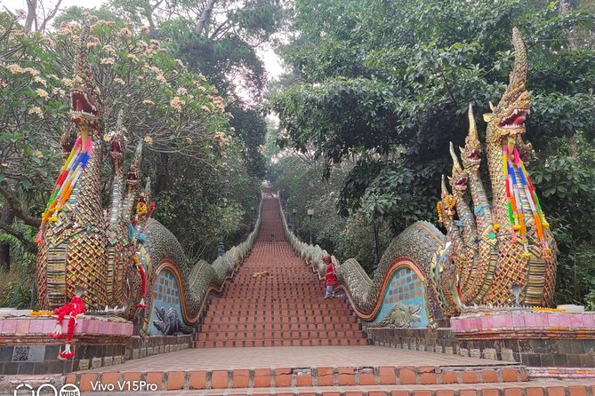 4 top temples in Chiangmai & Chiangrai. (Private day trip) - The Blue Temple and its sapphire interior