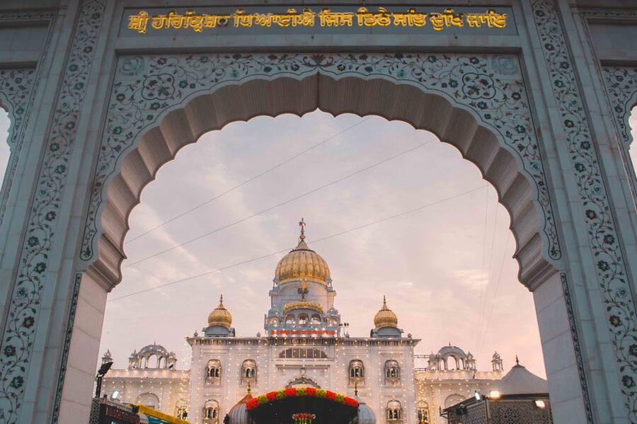 5-Hour Half-Day Delhi Temple Tour with Pick-Up & Drop-Off - ISKCON Temple and the Krishna tradition