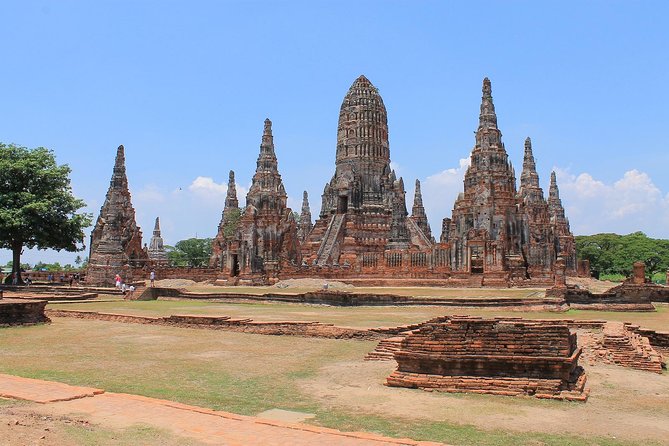 A Day in Ayutthaya: Private 5 UNESCO Temples Tour From Bangkok - Wat Lokayasutharam and its enormous reclining Buddha