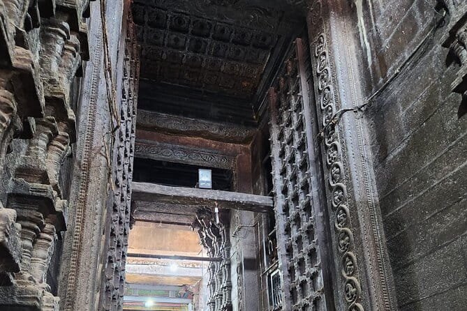 A Guided Cultural Immersion:Meenakshi Temple’s Night Ceremony - What the private format is really worth