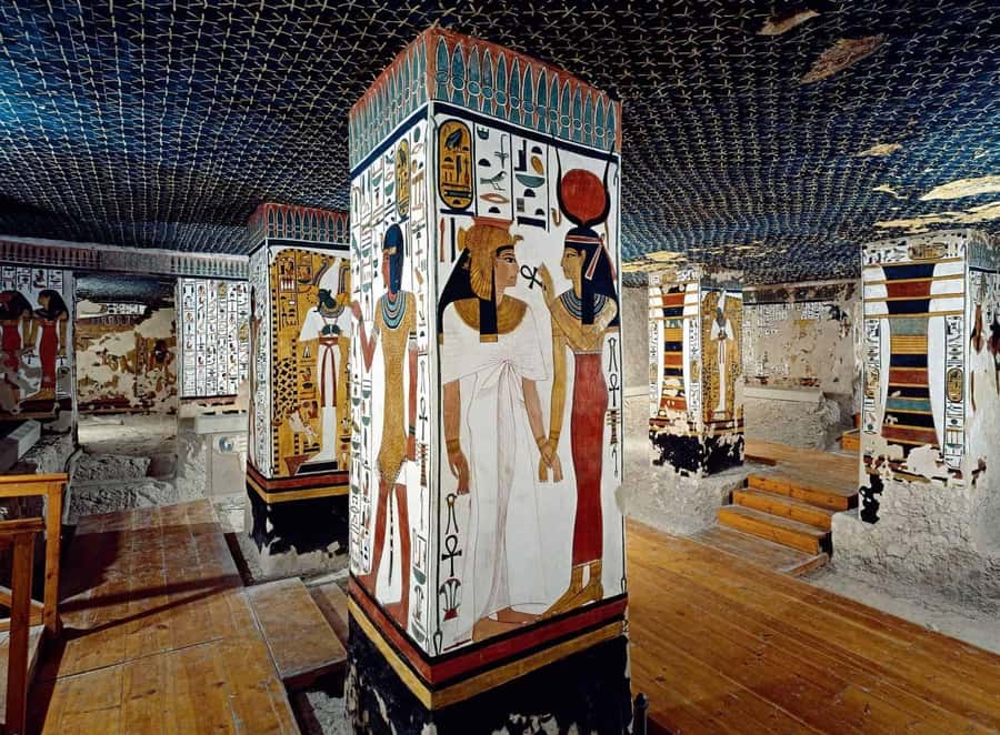 A Luxor Excursion to Habu Temple, Valley of Workers & Queens - Private transport and guide quality