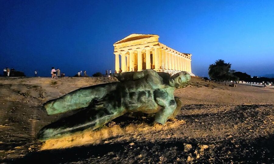 Agrigento: Skip-the-Line Valley of the Temples Night Tour - Walking the ancient road downhill
