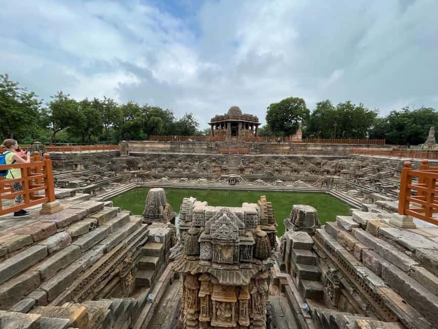Ahmedabad: Sun Temple of Modhera & Queen's Stepwell Day Trip - Modhera Sun Temple and the morning light