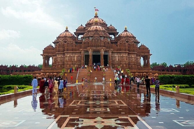Akshardham Evening & Morning tour exhibition water fountain Show - India Gate gives the outing a quick Delhi introduction