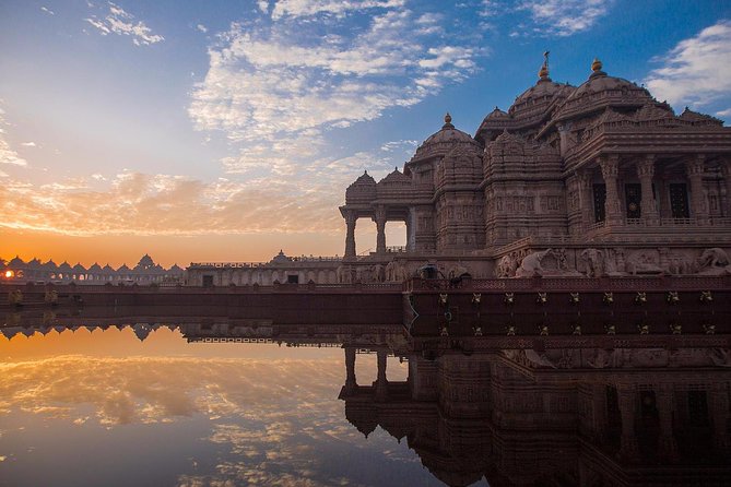 Akshardham Light & Fountain Show with Pick-up & Drop-off - Why Akshardham works best at day and night