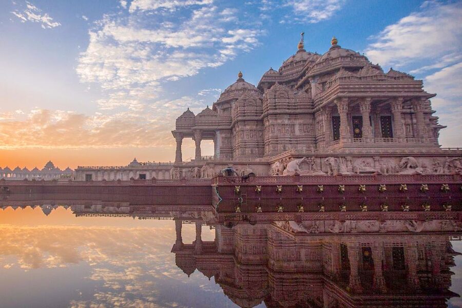 Akshardham Light & Fountain Show with Pick-up & Drop-off - What the $28 price really covers