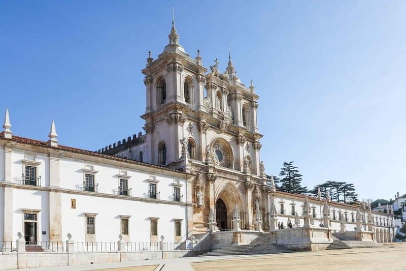 Alcobaça: Entry to UNESCO Alcobaça Monastery - The Gothic church and the feeling of space