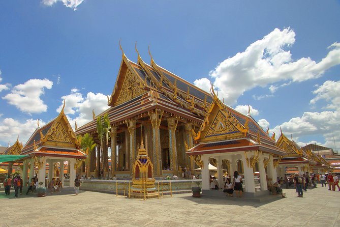 Amazing Bangkok Tour with Grand Palace, Emerald Buddha & Wat Arun - Crossing the Chao Phraya to Wat Arun