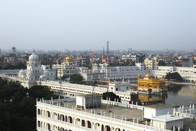 Amritsar 1 Day Tour (Golden Temple, Jallianwala Bagh, Wagah Border & Shopping) - Wagah Border and the flag-lowering ceremony
