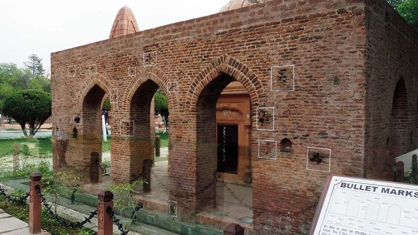 Amritsar: Golden Temple and Jallianwala Bagh Guided Tour - Behind the scenes in the Langar kitchen