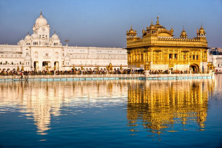 Amritsar : Golden Temple and Jallianwala Bagh Private Tour - Seeing the Golden Temple’s enormous community kitchen