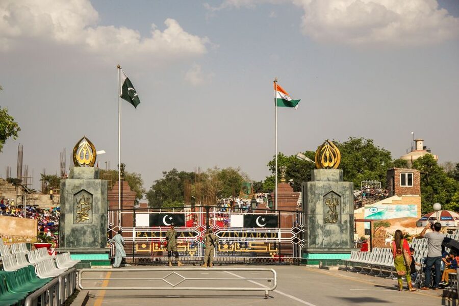 Amritsar : Golden Temple and Jallianwala Bagh Private Tour - Making the long drive to Wagah Border