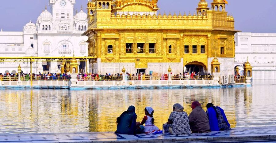Amritsar : Golden Temple and Jallianwala Bagh Private Tour - Entering the Golden Temple and its peaceful courtyard