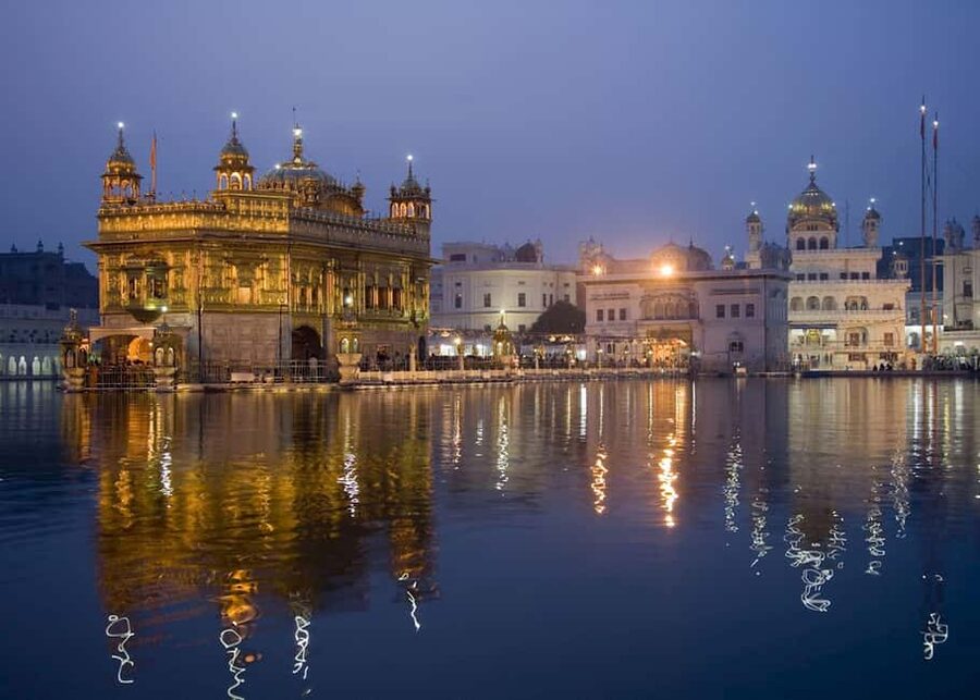 Amritsar Golden Temple- Night view walking tour - Walking through Amritsar’s evening streets