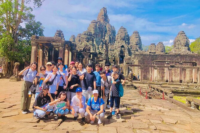 Angkor 2-Day Sunset & Sunrise Small-Group Tour - Day one: Preah Khan, Neak Pean, and the road to Banteay Srei