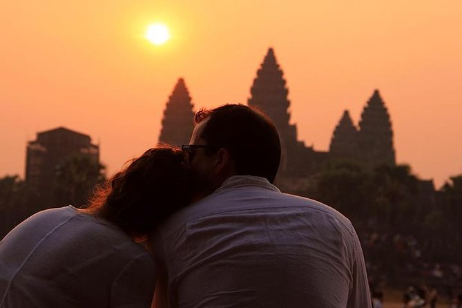 Angkor Sunrise Jeep Tour - Inclusive Breakfast & Lunch - Breakfast and the long approach to Angkor Thom