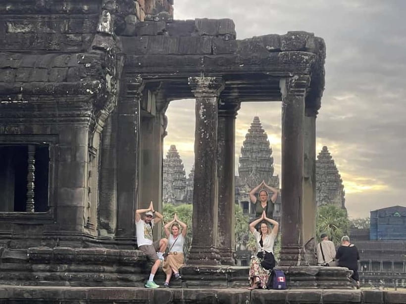 Angkor Sunrise or Sunset Tour (includes breakfast or lunch) - Breakfast beside Srah Srang