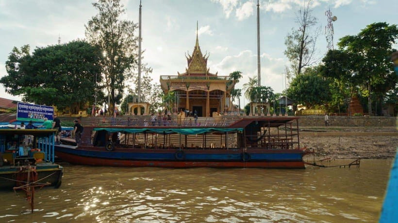 Angkor Wat: 2-Day Sunrise and Floating Village Tour - What the first day feels like in practice