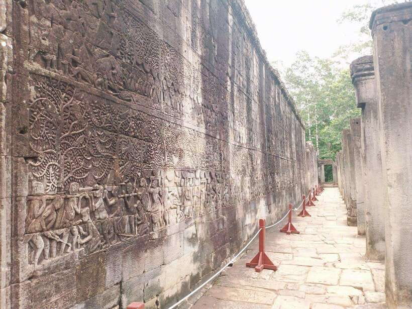 Angkor Wat, Angkor Thom, and Ta Prohm Day Trip with Sunset - Lunch beside Srah Srang
