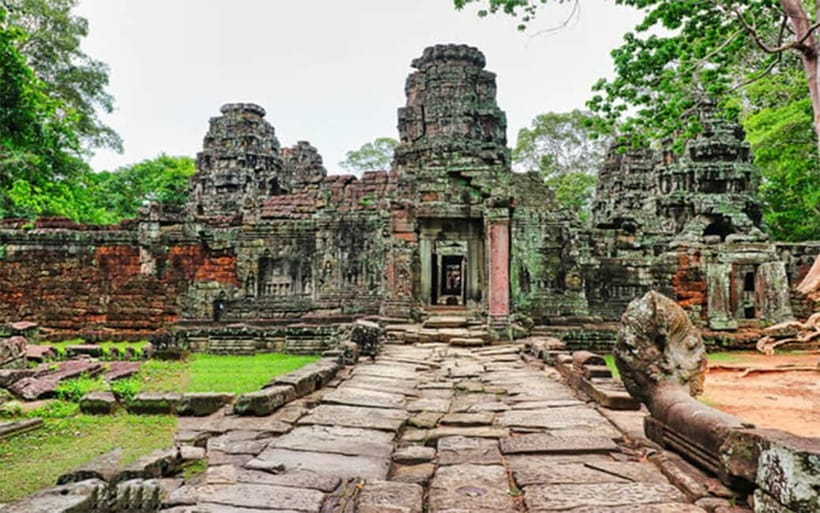 Angkor Wat: Full-Day Guided Sunset Tour - The guides are the tour’s biggest strength