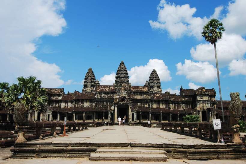 Angkor Wat Full-Day Private Tour with Sunrise - Bayon and the smiling faces of Angkor Thom