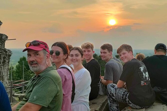 Angkor Wat full Day 'Small Group with sunset & Tour Guide - Starting at 9:30 and getting oriented