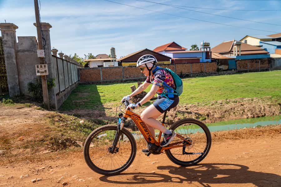 Angkor Wat: Guided Sunrise Bike Tour w/ Breakfast and Lunch - Why a bicycle changes your Angkor day