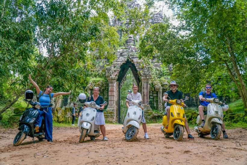 Angkor Wat: Guided Vespa Tour / Tuk Tuk or Car - Bayon and the stone faces of Angkor Thom