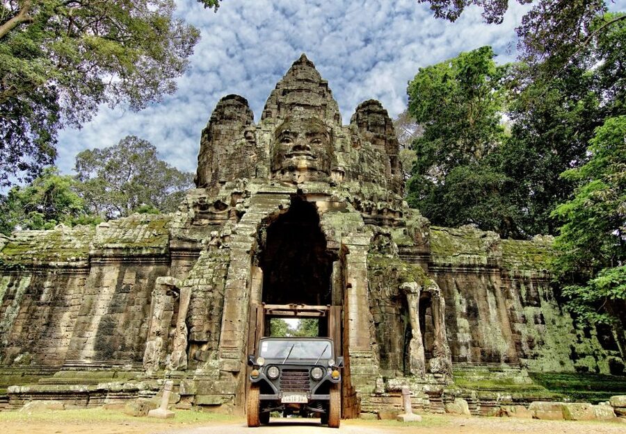 Angkor Wat in a vintage Jeep with driver - jeep rental - Angkor Wat: give the main temple enough time
