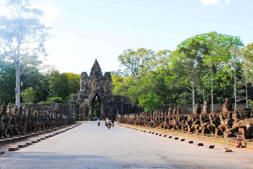 Angkor Wat Small Tour Sunrise With Private Tuk Tuk - The English-speaking driver is useful, but not a temple guide