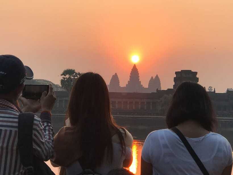 Angkor Wat Sunrise by Vintage Jeep – Private Tour - The vintage Jeep and private format