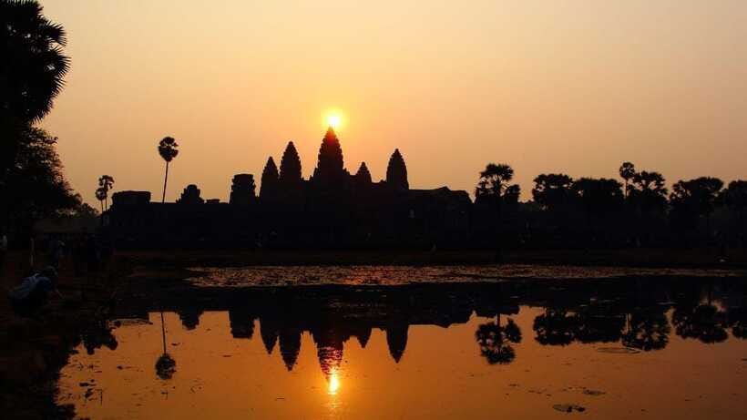 Angkor Wat: Sunrise: Ta Prohm and Bayon Temple Tour - What to bring for a smoother morning