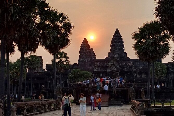 Angkor Wat Sunrise Tour - Bayon and its many stone faces