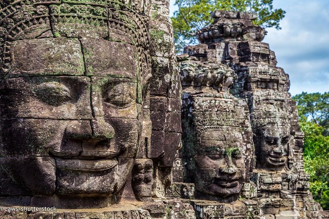 Angkor Wat Sunrise tour with Small - Group and Guide tours - Angkor Wat at sunrise: beautiful, busy, and enormous
