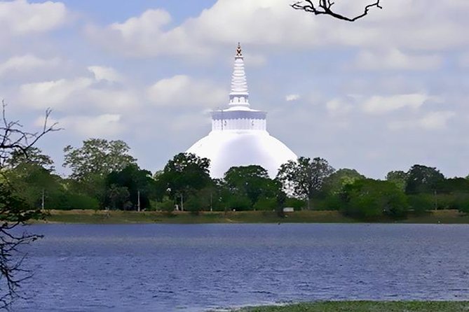 Anuradhapura: 14 Ancient City Sites Tuk Tuk Tour - Samadhi Statue and the Twin Baths