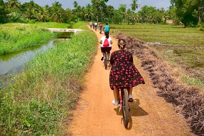 Anuradhapura Heritage Mountain bike / bicycle Tour - The Samadhi Statue and the Abhayagiri complex
