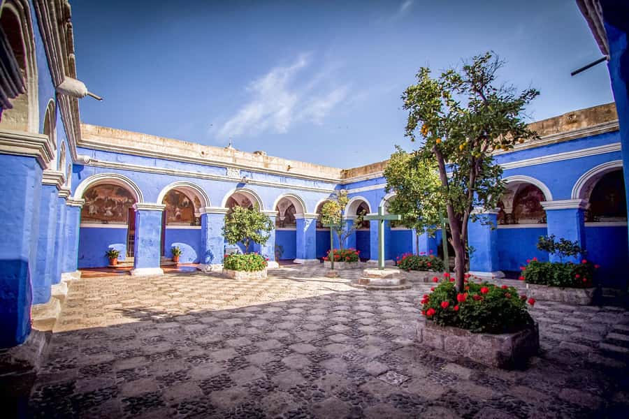 Arequipa: City Tour and Santa Catalina Monastery - Entering Santa Catalina’s streets and cloisters