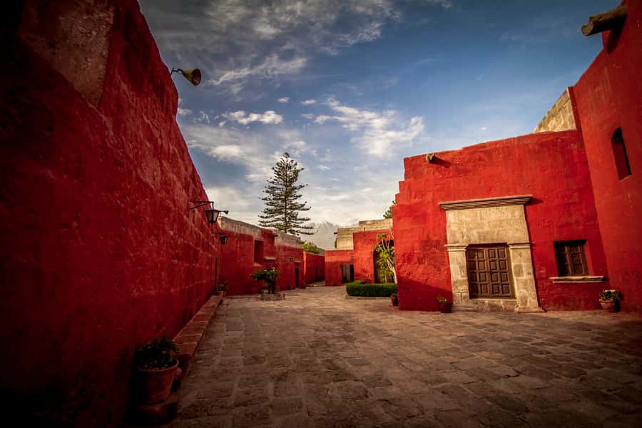 Arequipa: City Tour and Santa Catalina Monastery - Guide quality and language choices