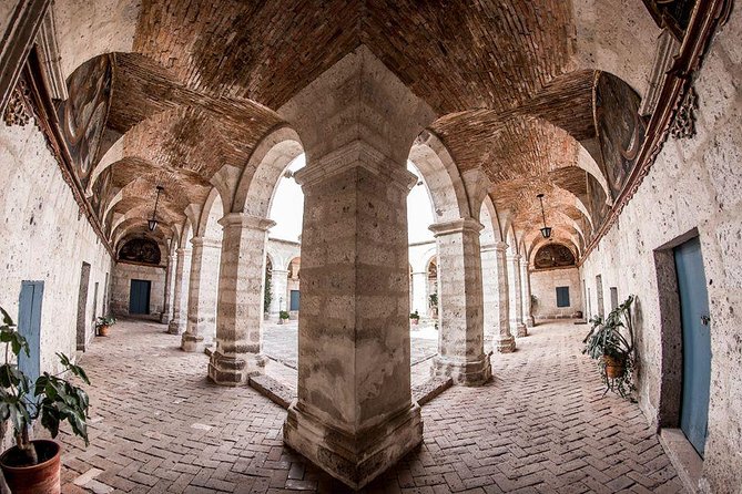 Arequipa, Historic and Colonial City and Santa Catalina Monastery - Iglesia de la Compañía and the San Ignacio Chapel