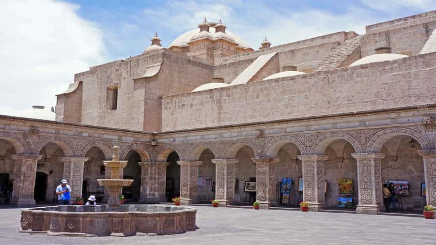 Arequipa: Walking Tour and Santa Catalina Monastery - Plaza de Armas: Arequipa’s grand public room
