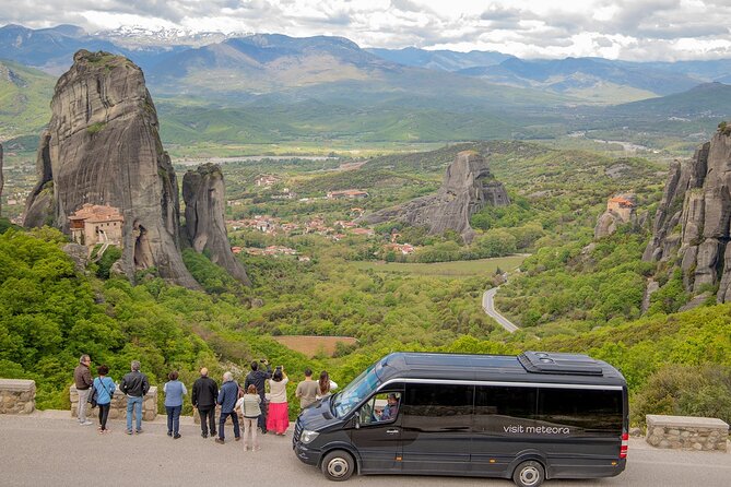 Athens: Meteora Monasteries, Caves & Coastal Stopovers with Lunch - Kamena Vourla adds sea air to the morning